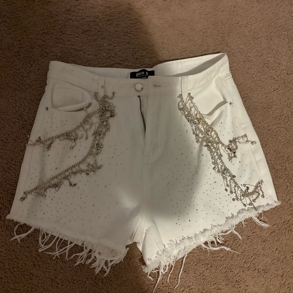 White Jean Shorts with Distressed Detailing and Raw Hem